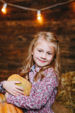  Çocuklar Cadılar Bayramı için hazırlanıyorlar