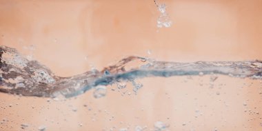 Elma sosu içinde akvaryum