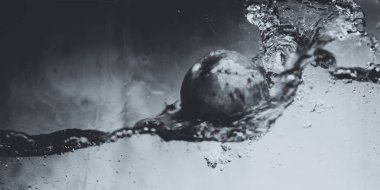 Elma sosu içinde akvaryum