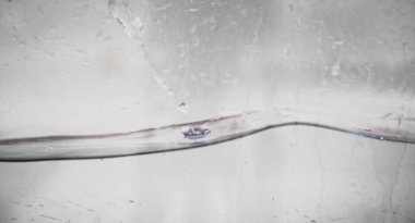 akan su kabarcıkları ile