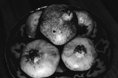 Nar meyve Özbek plaka üzerinde