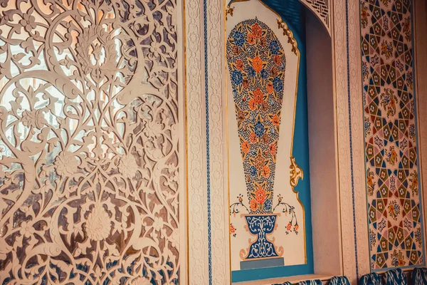 Geleneksel Özbek duvar ve coulm süsleme