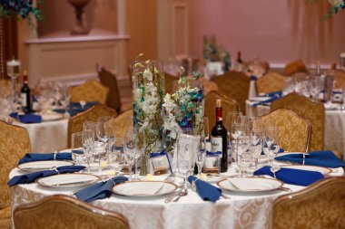 Düğün için küme tablo