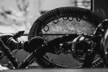 Büyük nargile cam seramik parçaları ve merkezi Asya tef. Özbek doira. Geleneksel Özbek müzik aleti doira