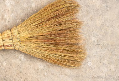 ev süpürge zemin toz tuğla duvara yaslanmış temizlik için kullanılan