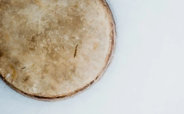 Tambourin d'Asie centrale. Ouzbékistan doira. L'instrument de musique traditionnel ouzbek doira, Boukhara, Ouzbékistan — Photo