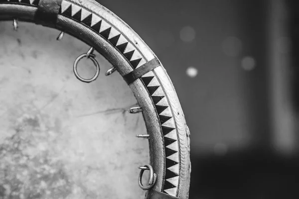 Central Asian tambourine. Uzbek doira. The traditional uzbek musical instrument doira, Bukhara, Uzbekistan — Stock Photo, Image