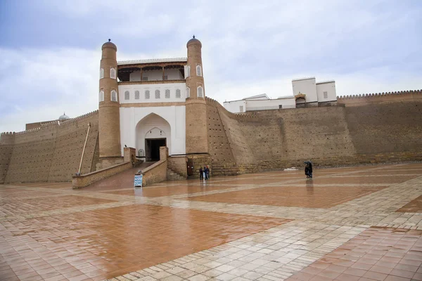 Cetatea Arca. Fortul antic din Bukhara, drum de mătase, Uzbekistan, Asia. Cetatea Arca, Muzeul de Stat Bukhara, Obiective turistice din Bukhara. Porțile cetății — Fotografie, imagine de stoc