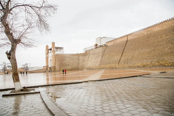 Cetatea Arca. Fortul antic din Bukhara, drum de mătase, Uzbekistan, Asia. Cetatea Arca, Muzeul de Stat Bukhara, Obiective turistice din Bukhara. Porțile cetății — Fotografie, imagine de stoc