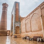 Poi Klyan Complex (12-14 secolo) a Bukhara, Uzbekistan. Moschea Kalyan e Kalyan o Kalon Minor (Grande Minareto). Bukhara è patrimonio dell'umanità dall'UNESCO. Po-i Kalan (kalyan )