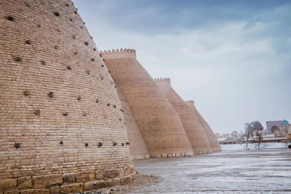 Cetatea Arca. Fortul antic din Bukhara, drum de mătase, Uzbekistan, Asia. Cetatea Arca, Muzeul de Stat Bukhara, Obiective turistice din Bukhara. Porțile cetății — Fotografie, imagine de stoc