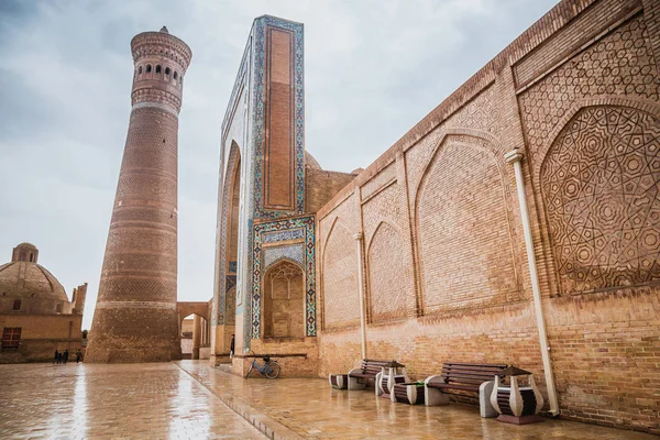 Buhara, Özbekistan'a POI Klyan kompleksi (12-14. yüzyıl). Kalyan Camii ve Kalyan veya Kalon Minor (büyük Minare). Buhara Unesco tarafından dünya mirası alanı var. Po-i Kalan (kalyan) — Ücretsiz Stok Fotoğraf