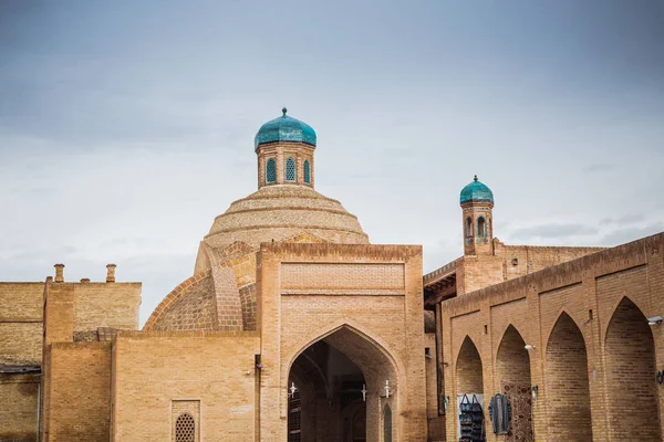 Historiska staden Bukhara antika arkitekt byggnader användbar för bakgrund — Stockfoto