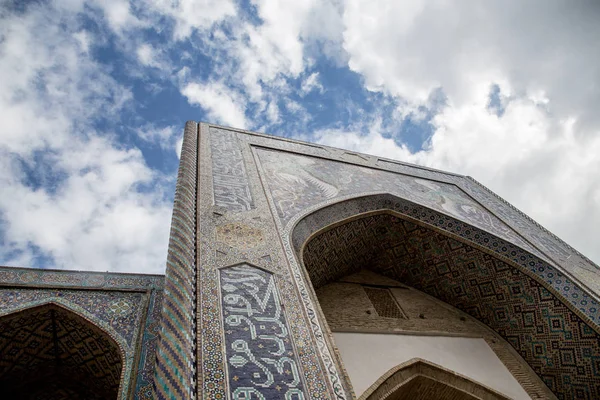 在乌兹别克斯坦布哈拉的最低点窟退路伊斯兰清真寺 — 图库照片