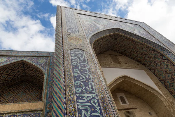 Mezquita Madrasah Nadir Divan-Begi en Bujará, Uzbekistán — Foto de Stock