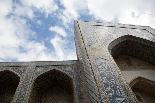 Mezquita Madrasah Nadir Divan-Begi en Bujará, Uzbekistán — Foto de Stock