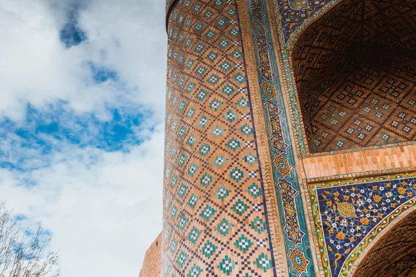 Mezquita Madrasah Nadir Divan-Begi en Bujará, Uzbekistán — Foto de Stock