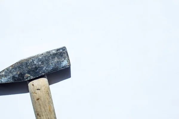 Begagnade hammare på isolerad bakgrund. Med plats för text — Stockfoto