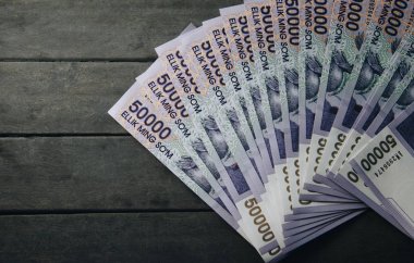 Özbek banknotlar. Elli bin Özbek toplamları