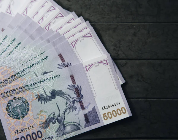 Özbek banknotlar. Elli bin Özbek toplamları