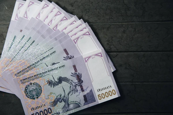 Billetes uzbekos. Cincuenta mil sumas uzbekas — Foto de Stock