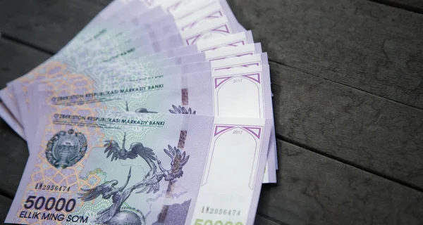 Özbek banknotlar. Elli bin Özbek toplamları