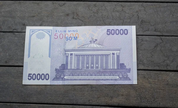 Billetes uzbekos. Cincuenta mil sumas uzbekas — Foto de Stock