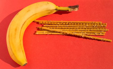 Taze muz ve tuzlu sopa