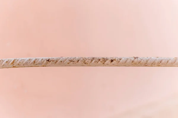 Een oude witte gekleurde één armatuur. — Stockfoto