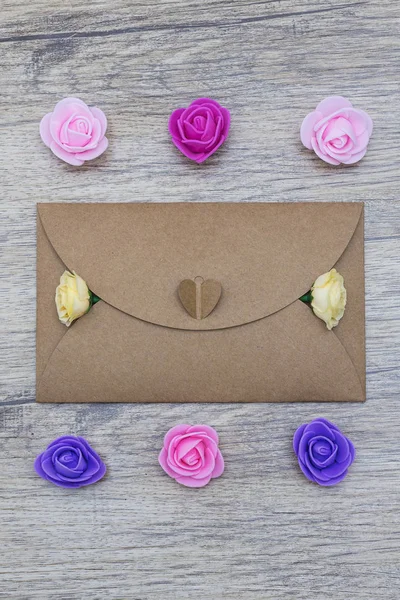 Multi barevné květy v obálce — Stock fotografie