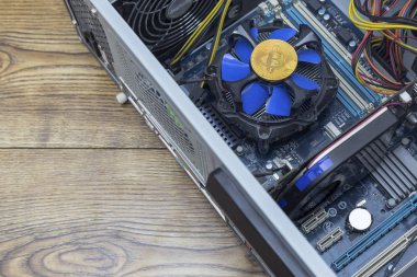 Açılan PC altın bitcoin
