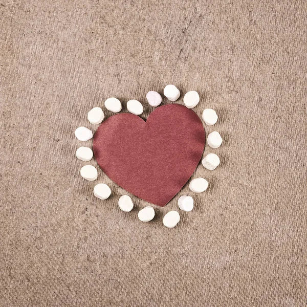 Liebhaber Tag Geschenkkarte. Herz mit Marshmallow-Bonbons verziert. — Stockfoto