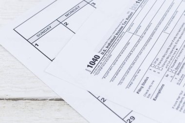 A bir 1040 vergi formu kapatın. Bize bireysel gelir vergisi formu iade