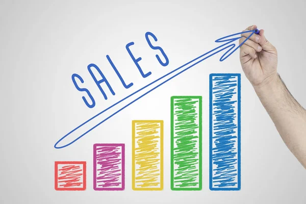 销售业绩。手绘增长的商业图表显示销售额的增加 — 图库照片
