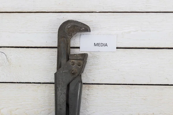 Pipe wrench comprimeert media. — Stockfoto