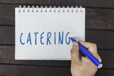 Not etmek üstünde metin yazma marker ile insan eli: Catering