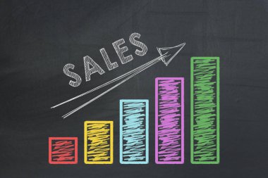 Renkli iş grafik satış oranı büyüme gösteren bir ok ile