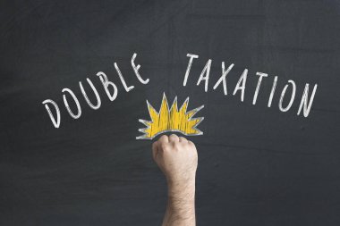 Çift kara tahta yazılı vergi metin Delme çatlama yumruk