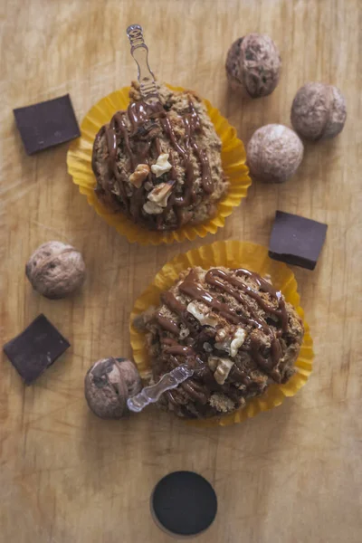 Galletas Avena Con Nueces Chocolate Negro Sobre Tabla Cortar Madera — Foto de Stock