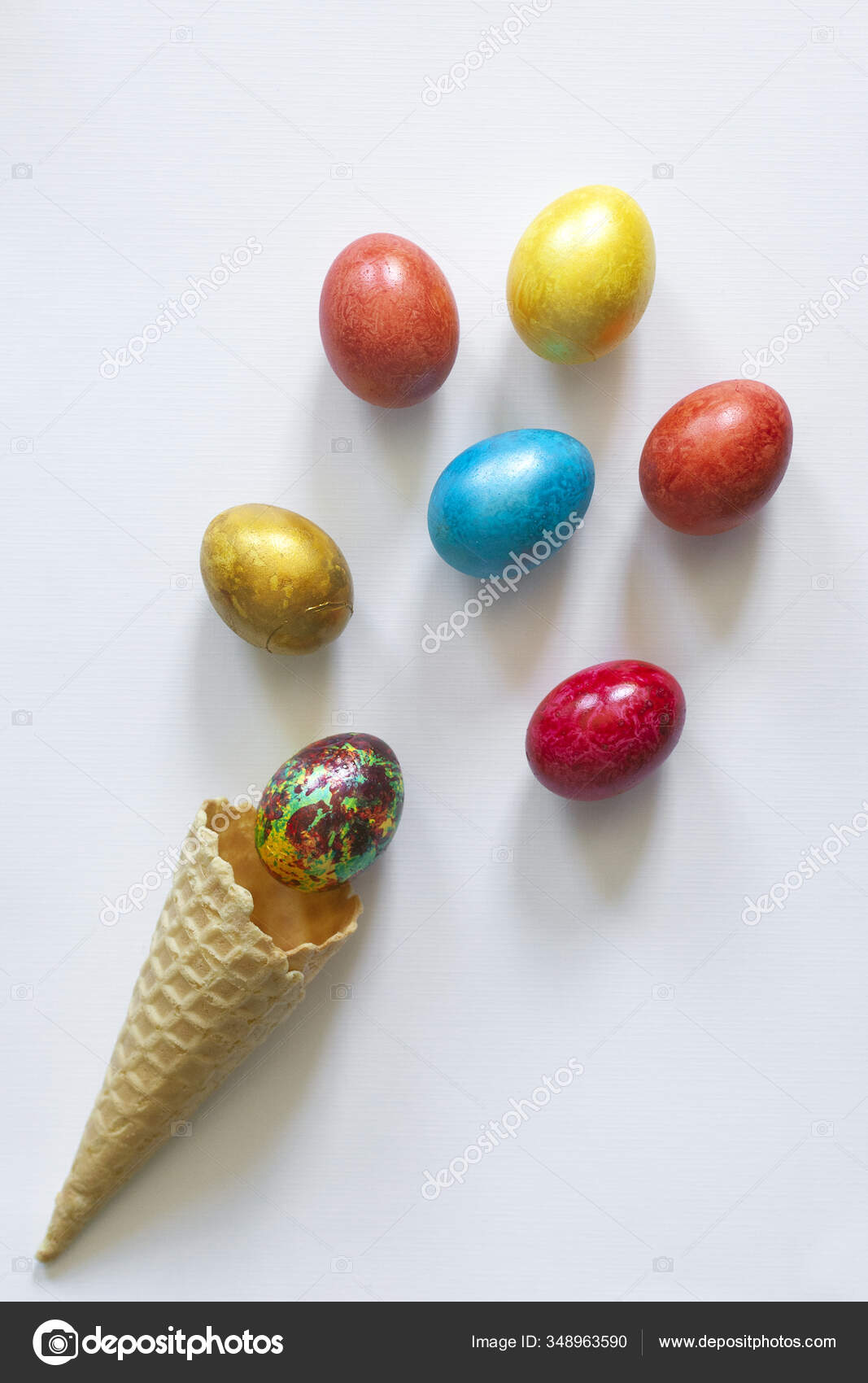 Feliz Concepto Pascua Fondo Festivo Pascua Cono Helado Huevos Pascua — Foto  de stock #348963590 © golib.tolibov.gmail.com, image size:1067x1700