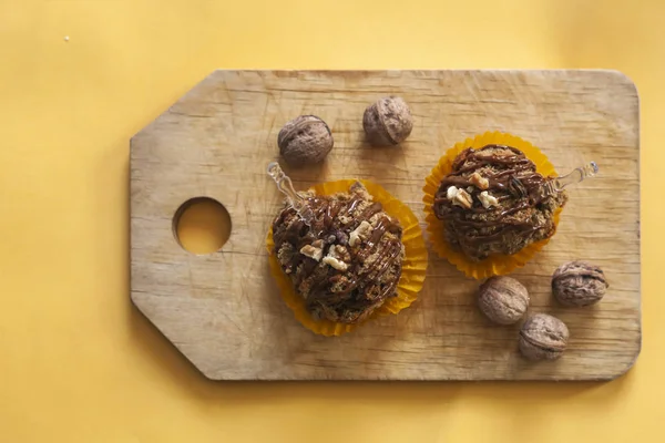 Oat Cookies Dengan Kacang Papan Potong Kayu Tampilan Atas — Stok Foto