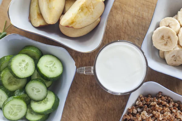 Bovete Med Färska Frukter Grönsaker Och Ekologisk Yoghurt Brun Bakgrund — Stockfoto