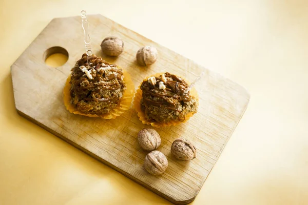 Oat Cookies Dengan Kacang Papan Potong Kayu Tampilan Atas — Foto Stok Gratis