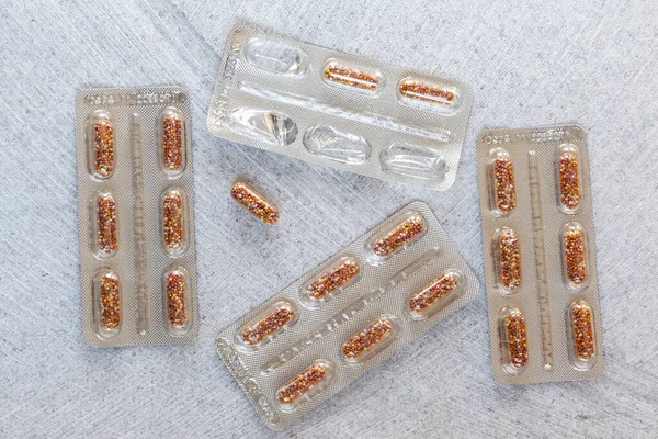 Tabletták Márványon Első Látásra Közelkép — Stock Fotó