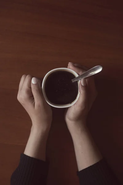 Mujer Cafetería Una Mujer Irreconocible Bebiendo Café Ambiente Acogedor Casa — Foto de Stock