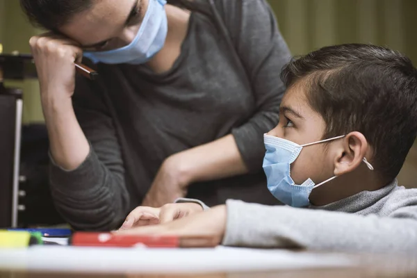 Distance Education Mother Helps Pre School Kid Lessons Education Quarantine — Stock Photo, Image