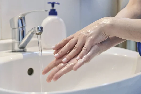 Concepto Higiene Personal Mujer Lavándose Las Manos Con Jabón Prevención — Foto de Stock