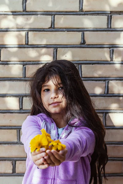 Retrato Una Hermosa Adolescente Aire Libre Una Niña Divirtiéndose Durante — Foto de Stock