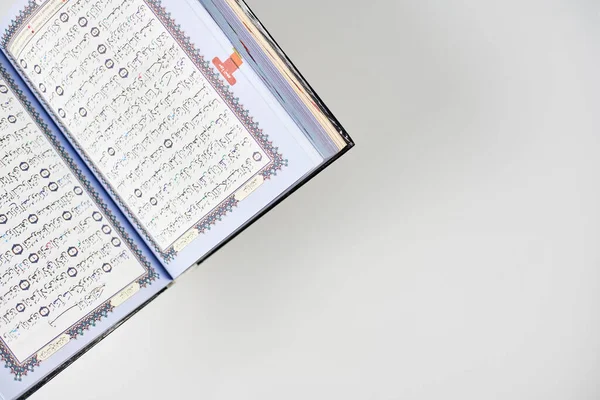 Tachkent Ouzbékistan Avril 2020 Livre Sacré Islamique Coran Vue Rapprochée — Photo