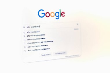 Taşkent, Özbekistan - 15 Nisan 2020: Coronavirüs salgınından sonra Google 'da bilgi aranıyor. Coronavirüs salgını planlama zamanı